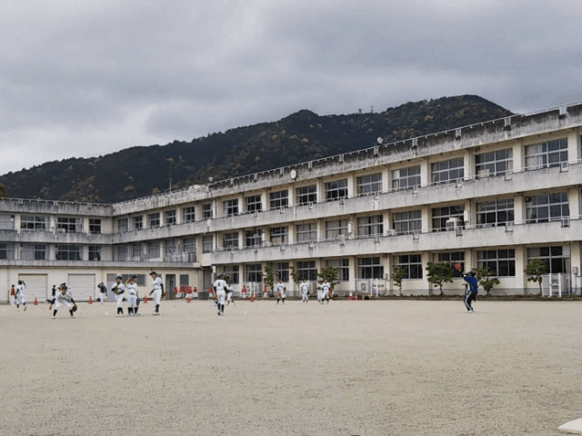 小学校　桑名市立多度中小学校（小学校）まで1651m