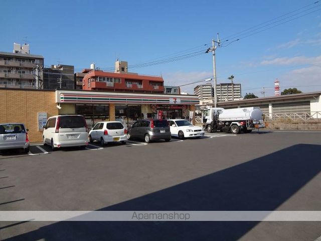 コンビニ　セブンイレブン鹿児島城南町店（コンビニ）まで304m