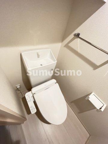 トイレ　落ち着いた色調のトイレです