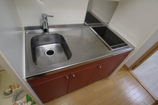 キッチン　コンパクトなキッチンで掃除もラクラク