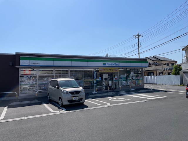 コンビニ　ファミリーマート（コンビニ）まで393m