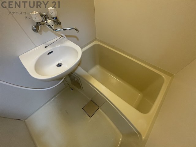 バス・シャワールーム　シンプルで機能的な浴室です！