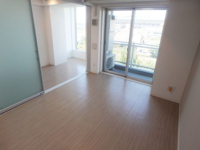 居室・リビング　同物件別部屋写真