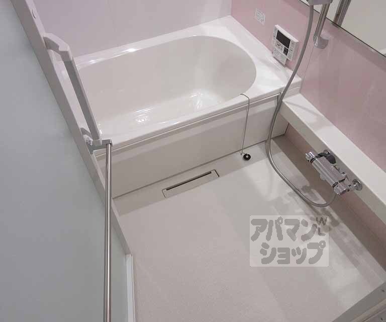 バス・シャワールーム　１坪分の浴室です