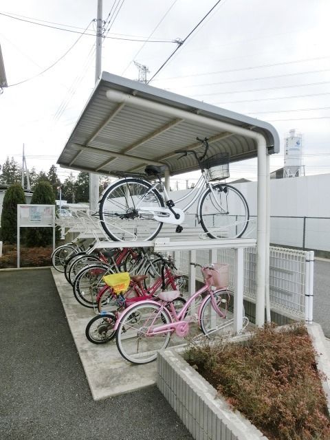 その他共有部分　屋根付きの駐輪場です。
