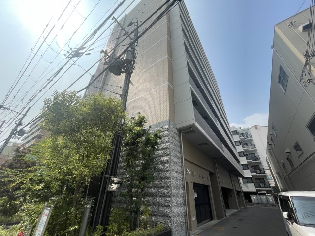 建物外観　同物件反転のお部屋でございます。 間取り図を参照してください