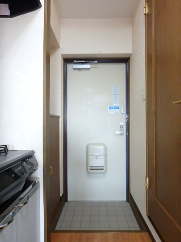 玄関　※写真は他号室です