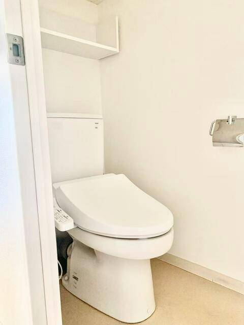 トイレ　温水洗浄便座です