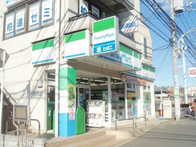 コンビニ　ファミリーマート（コンビニ）まで340m
