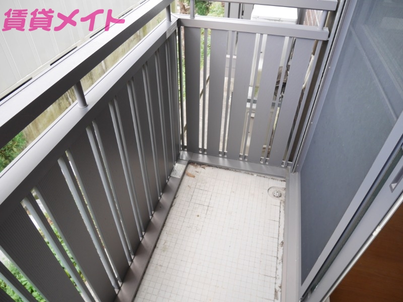 バルコニー　別部屋反転タイプ