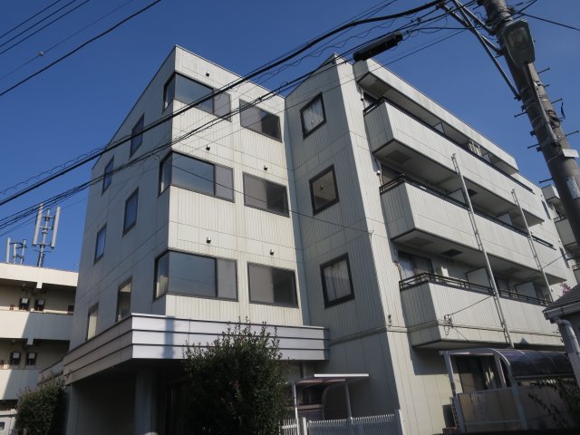 建物外観　人気の仙川駅徒歩4分の１K！オートロックで安心です♪