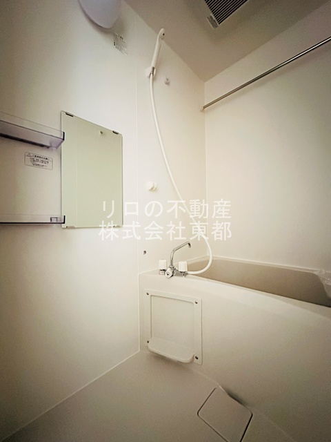 バス・シャワールーム　浴室には乾燥機が付いているので、１人暮らしでも安心です☆
