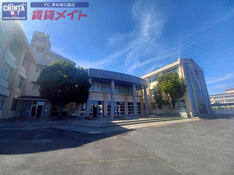 中学校　津市立南が丘中学校（中学校）まで1409m