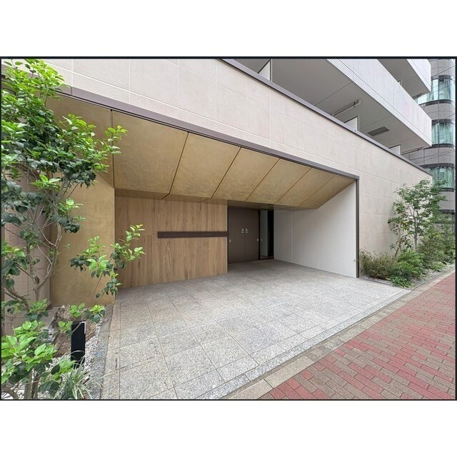 建物外観　建物入口