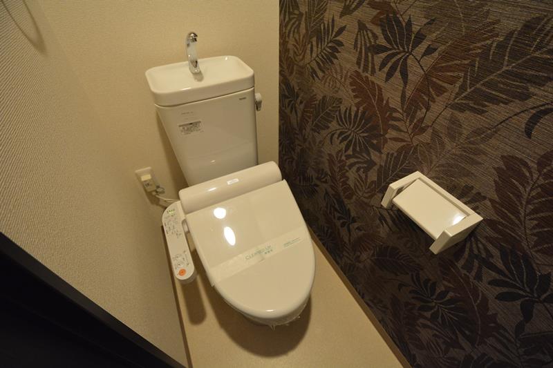 トイレ　温水洗浄便座付きのトイレです♪