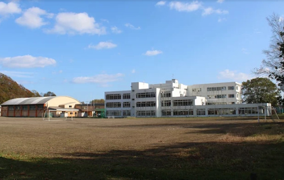中学校　登別市立西陵中学校（中学校）まで1346m
