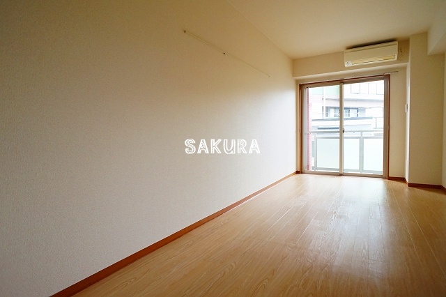 居室・リビング　開放感のあるゆったりとしたお部屋です♪