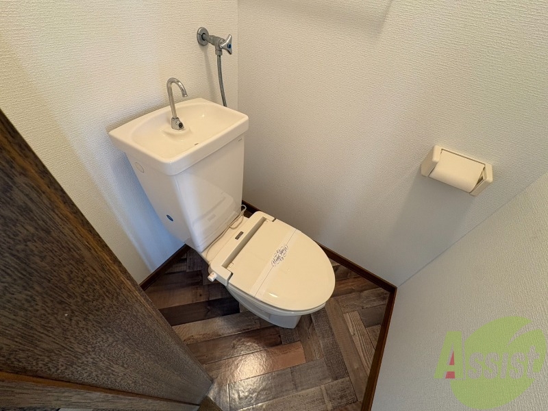 トイレ　こちらはトイレです。清潔感があり、安心して使用できます。