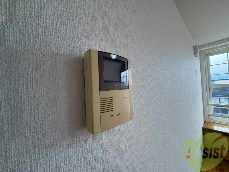 セキュリティ　ＴＶモニター付インターホンです。来客者の顔が見えるので安心！