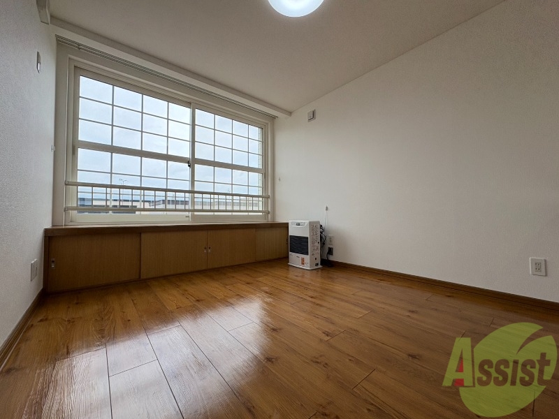 居室・リビング　広くてキレイなお部屋が広がっていて、充実した生活が送れそう。