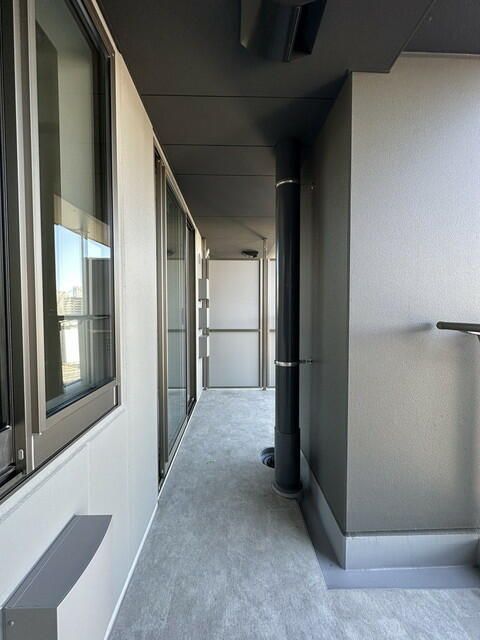 バルコニー　暖かな日差しのふりそそぐバルコニー