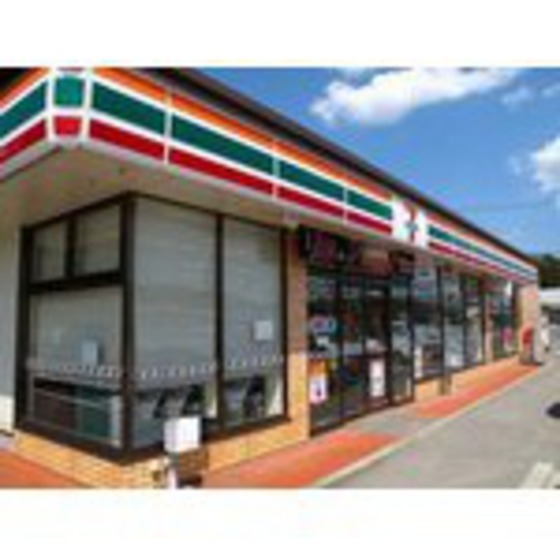 コンビニ　セブンイレブン四日市下さざらい町（コンビニ）まで472m
