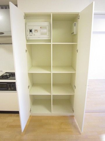その他設備　便利なキッチン収納庫完備