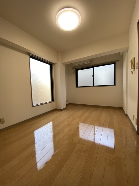 居室・リビング　清潔感のあるお部屋です。
