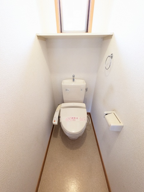 トイレ　★★トイレは嬉しい洗浄機能付き便座です♪★★