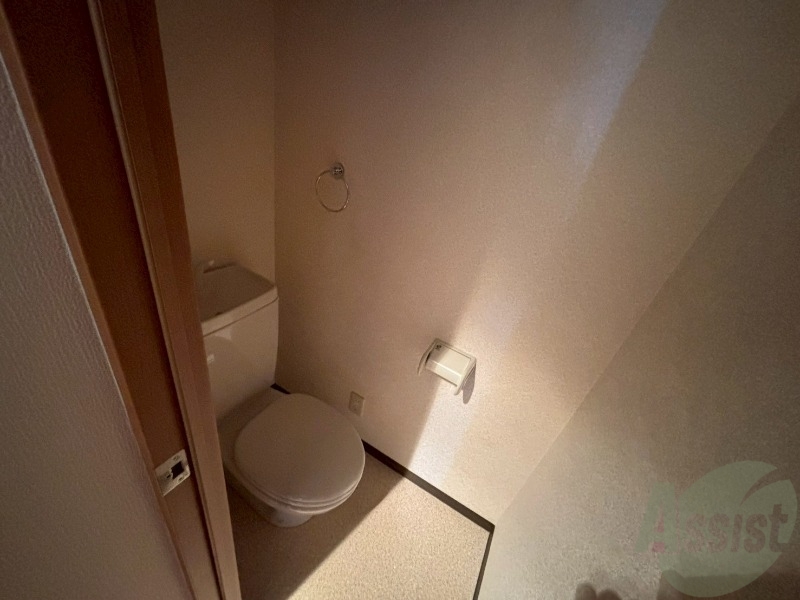 トイレ　こちらはトイレです。清潔感があり、安心して使用できます。