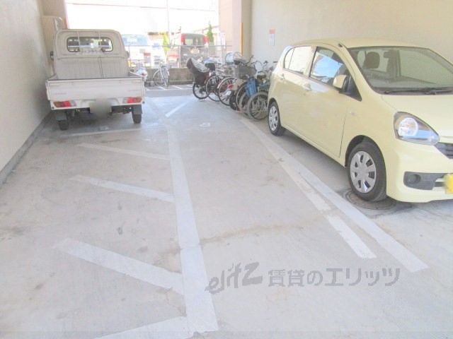 駐車場　駐車場