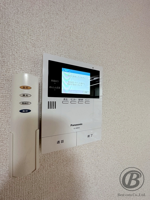 セキュリティ　モニターホンで来訪者を確認できます♪