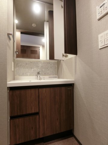 洗面設備　他のお部屋の参考写真となります。