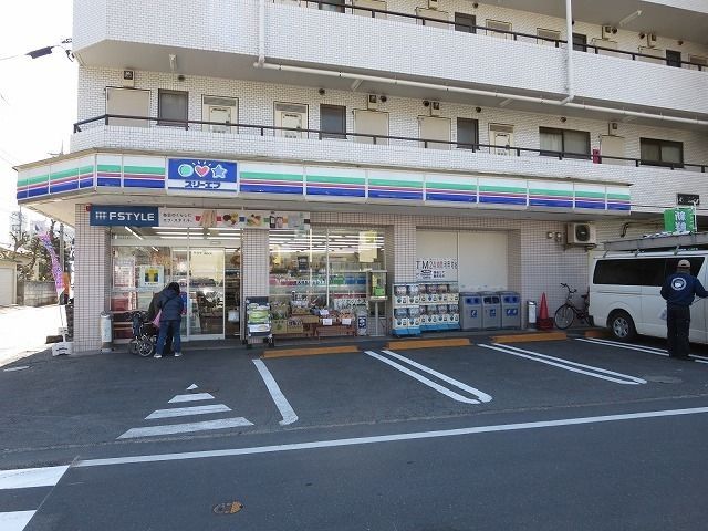 コンビニ　スリーエフ（コンビニ）まで614m