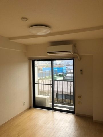 居室・リビング　別号室の参考写真