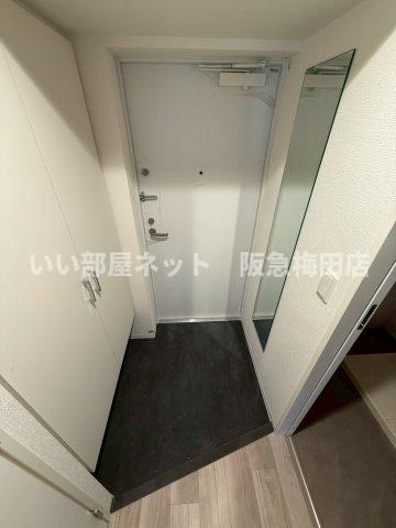 セレニテ東梅田アリエの玄関写真