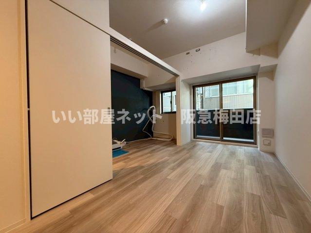 セレニテ東梅田アリエの居間写真
