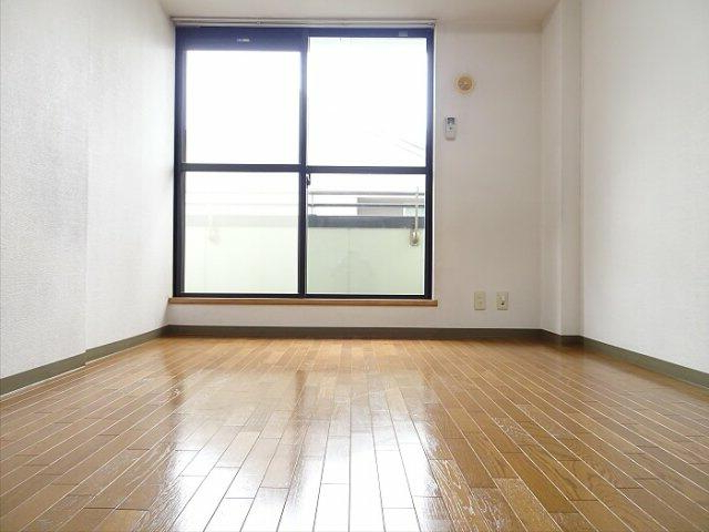 京王線 仙川駅 徒歩5分 4階建 築34年の居間写真