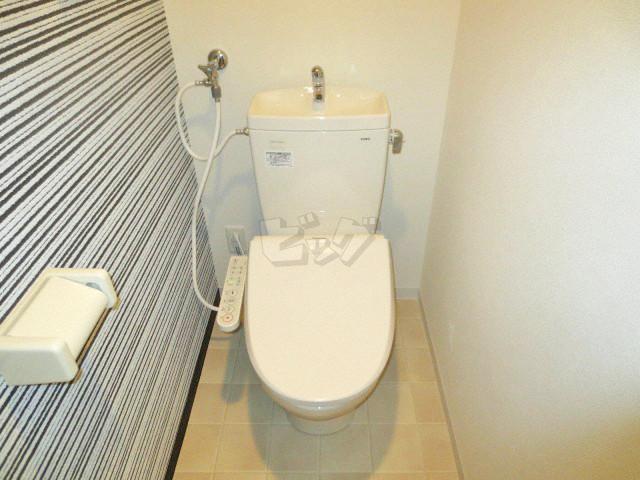 トイレ　嬉しいウォシュレット付きのトイレ！便座温かいですよ♪