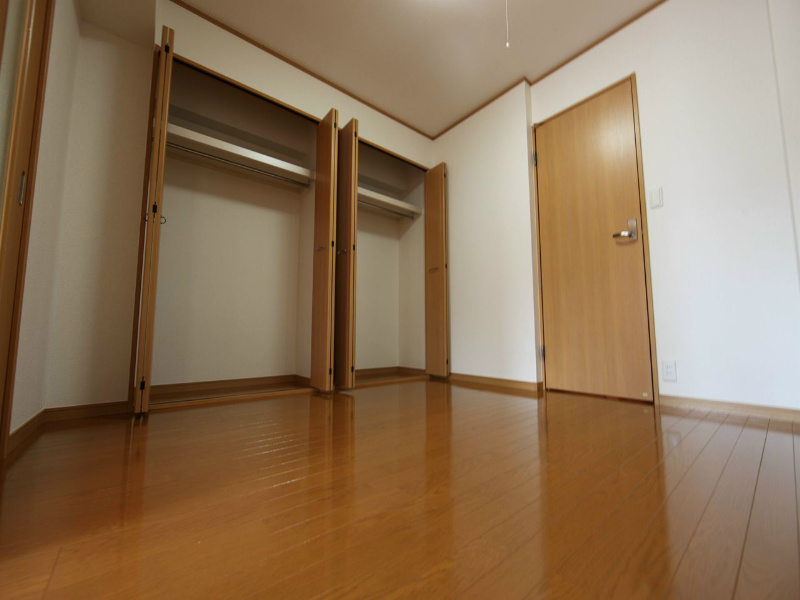 その他部屋・スペース　洋室5.8帖　壁一面収納付（収納充実してます）