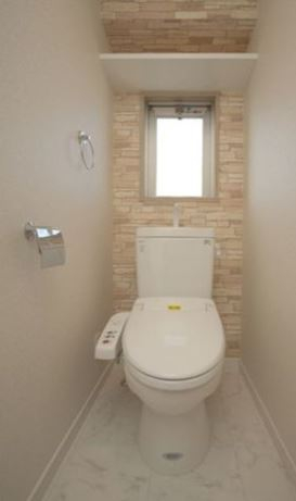 トイレ　落ち着いた色調のトイレです