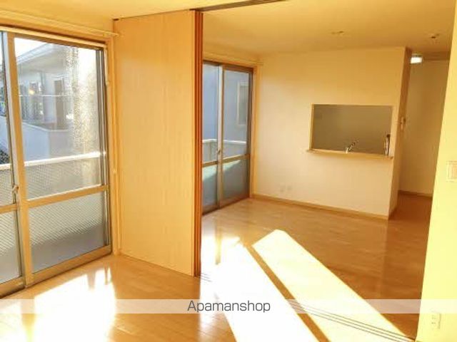 広島市東区 2階建 築21年の居間写真