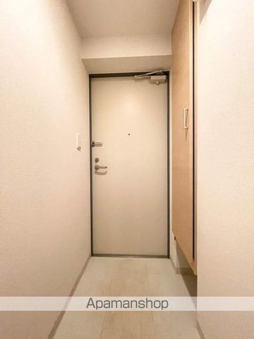 地下鉄東西線 西２８丁目駅 徒歩9分 4階建 築16年の玄関写真