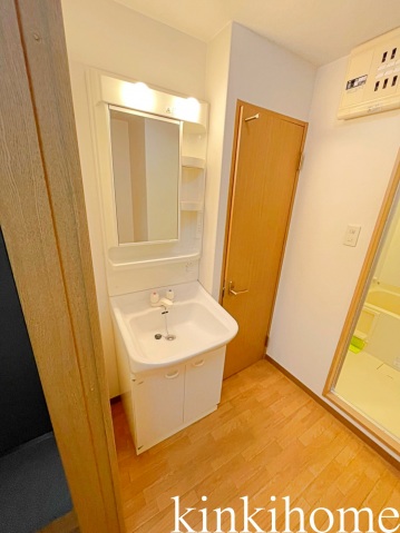 洗面設備　写真は別のお部屋です。
