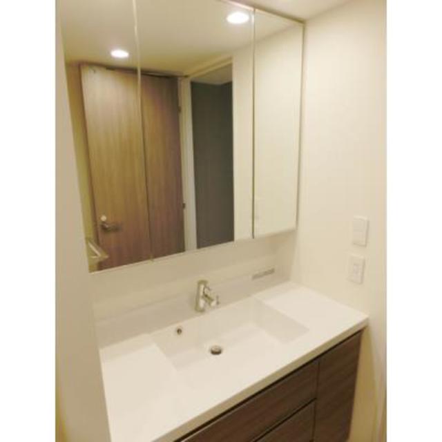 洗面設備　※写真は同タイプ住戸です。