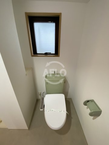 トイレ　レジデア西本町　温水洗浄便座