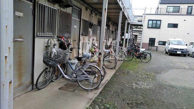 【川崎市幸区北加瀬のアパートのロビー】