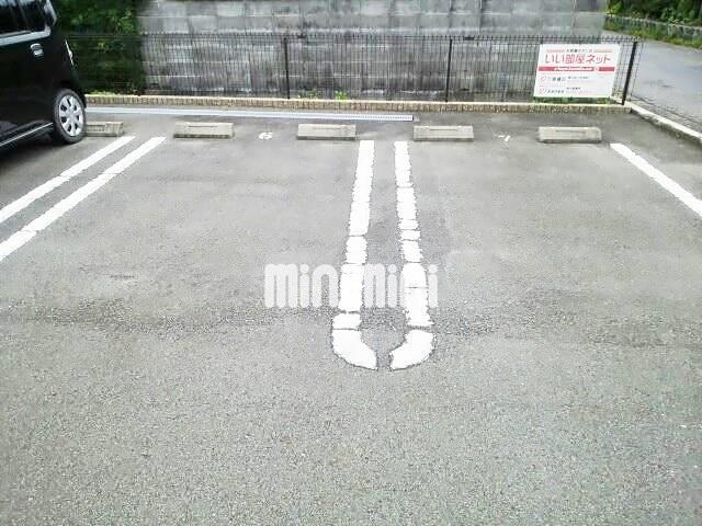 【クローバー嶺田の駐車場】