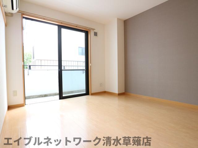 【静岡市清水区中之郷のマンションの居室・リビング】