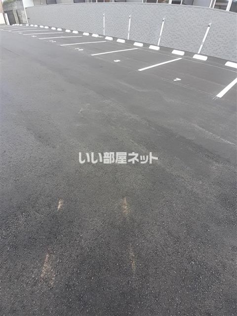 【姫路市青山北のマンションの駐車場】